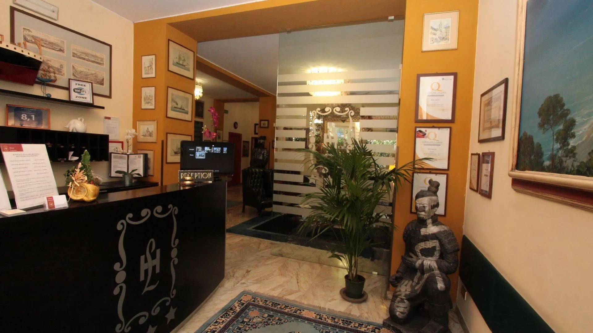 Hotel Laurens Genoa 3*,